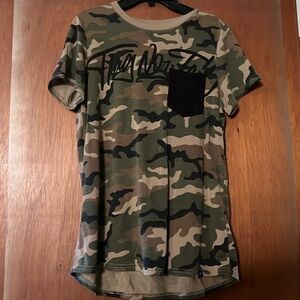 Flag Nor Fail, women’s oversized M camo tee